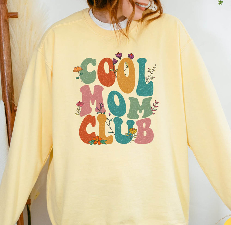 Comfort Cool Moms Club Sweatshit