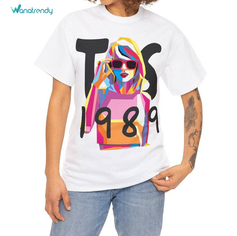 Cool Design 1989 T Shirt, Groovy 1989 Taylors Version Shirt Unisex Hoodie