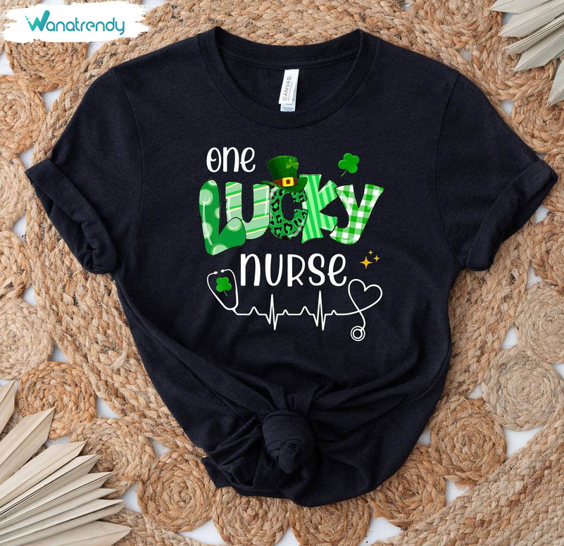 Comfort Irish Nurse T Shirt, Groovy One Lucky Nurse Shirt Unisex Hoodie