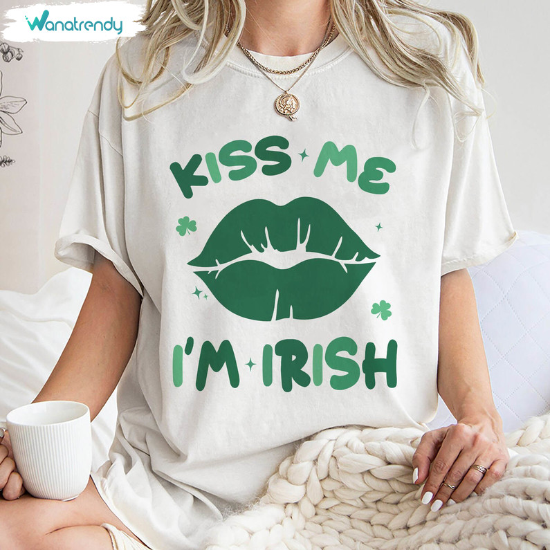 Green Shamrock St Patricks Hoodie, Trendy Kiss Me I'm Irish Shirt Long Sleeve