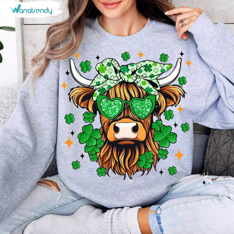 Trendy St Patrick's Day Highland Cow Shirt, One Lucky Heifer Lucky Cow T Shirt Hoodie