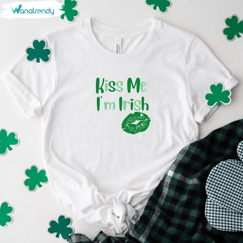 Groovy Kiss Me I'm Irish Shirt, Awesome Lips Unisex Hoodie Long Sleeve
