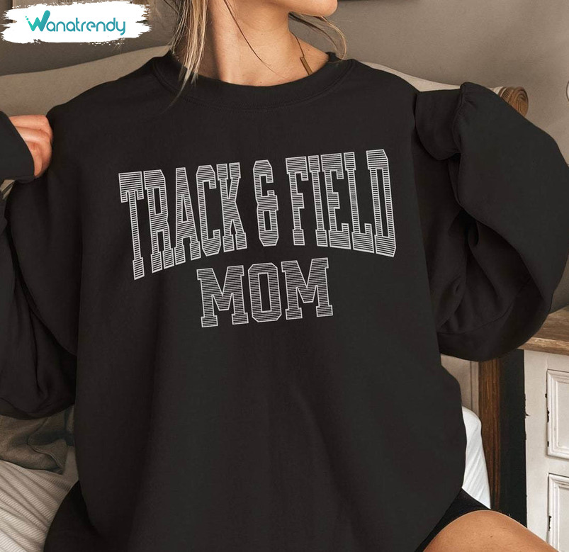 Track And Field Mom Trendy Shirt, Creative Track Mom Long Sleeve Tee Tops