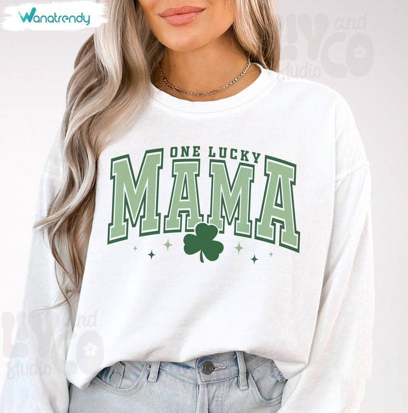 Trendy Lucky Mama Must Have Unisex T Shirt , One Lucky Mama Shirt Short Sleeve