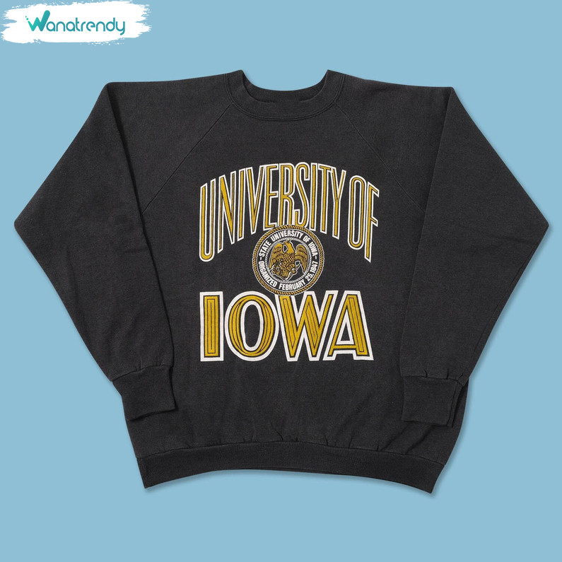 Vintage University Of Iowa Hawkeye Sweatshirt, Ncaa Basketball Long Sleeve Tee Tops