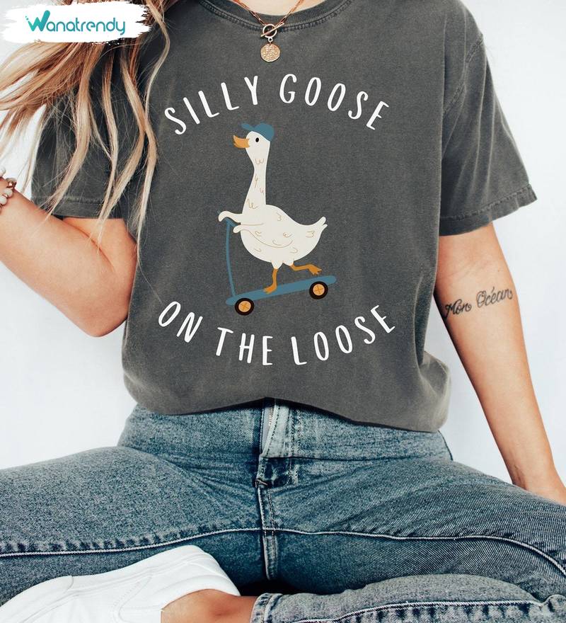 Silly Goose Comfort Colors Crewneck, Groovy Silly Goose On The Loose Shirt Tank Top