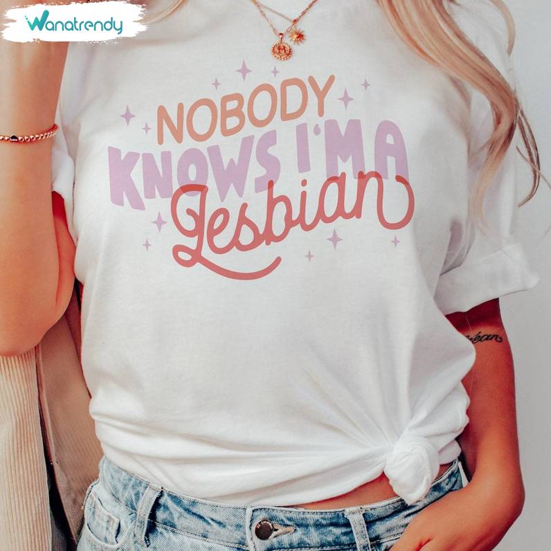 Retro Nobody Knows I'm A Lesbian T-Shirt , Vintage Who Love Girls Unisex Hoodie Crewneck