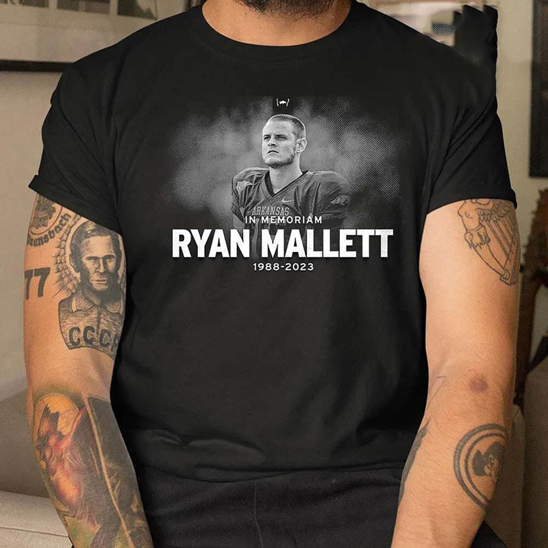 Ryan Mallett 1988 2023 Shirt, Vintage Ryan Mallett Memorial Unisex T-Shirt Crewneck